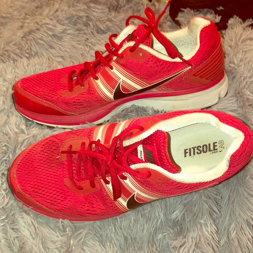 Men’s Nike tennis shoes. Size 11.5